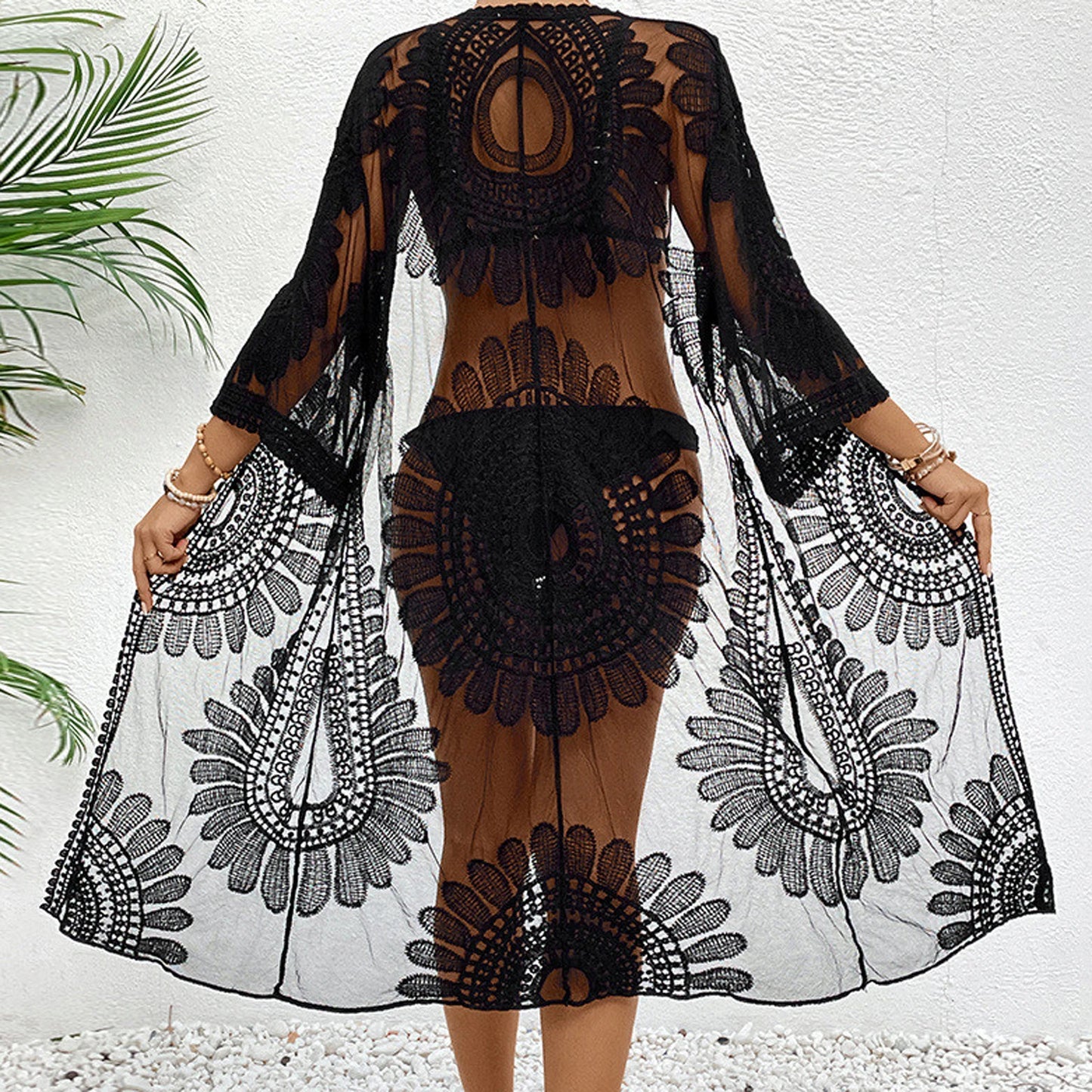 Kimono de plage en dentelle Soléa – Élégance florale et transparente